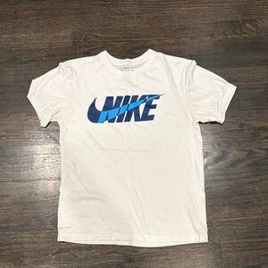 Men’s Small- Nike tee